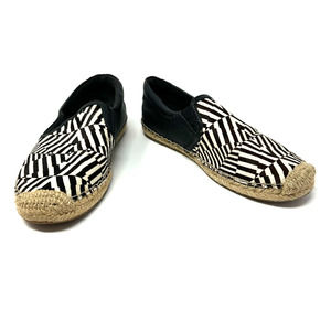 GB Gianni Bini‎ size 7 slip on style espadrille flats white black